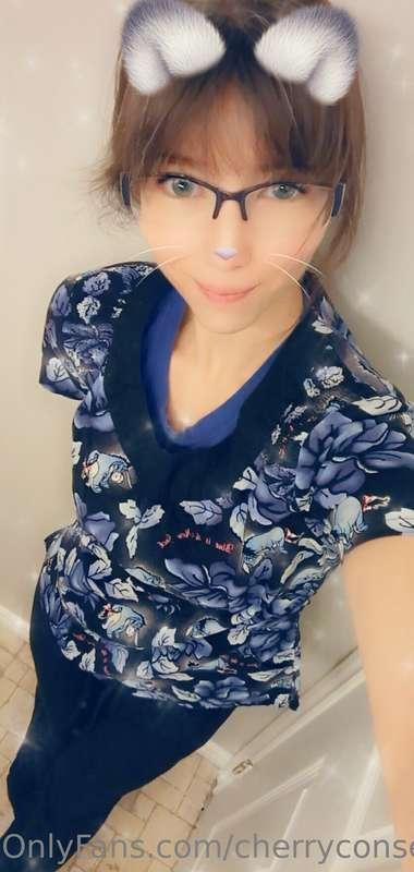 Tell me I look cute in my work clothes 💖