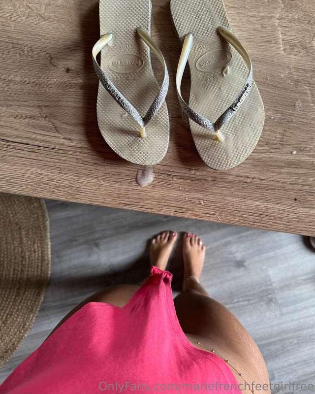 💦😈 / @mariefrenchfeetgirl 