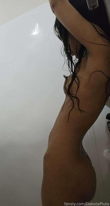 My subs get to see my petite teenage body 😊💕💕

#fyp #petite #cute #teen #biracial #pussy #ass #skinny #tiny #tits