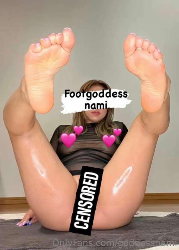 Booty, soles, and Pussy pics, in this Naughty See through Dr..