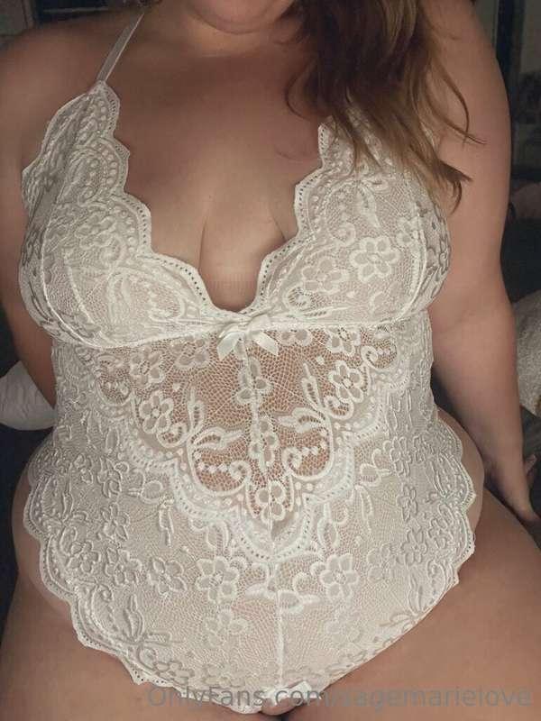 Do you like me in white?🤍