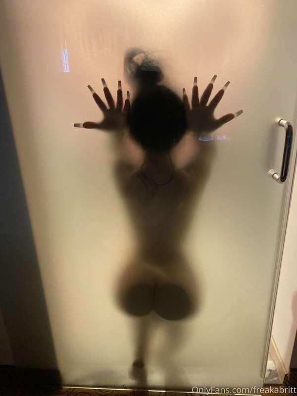Love a long hot shower, hbu ? 👀😈