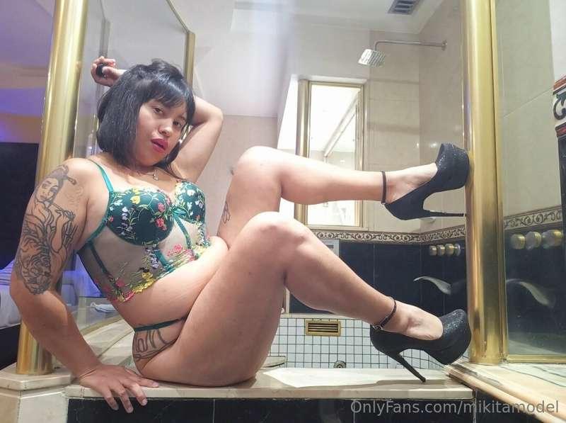 What do you think of my black heels? Do they look good on me..