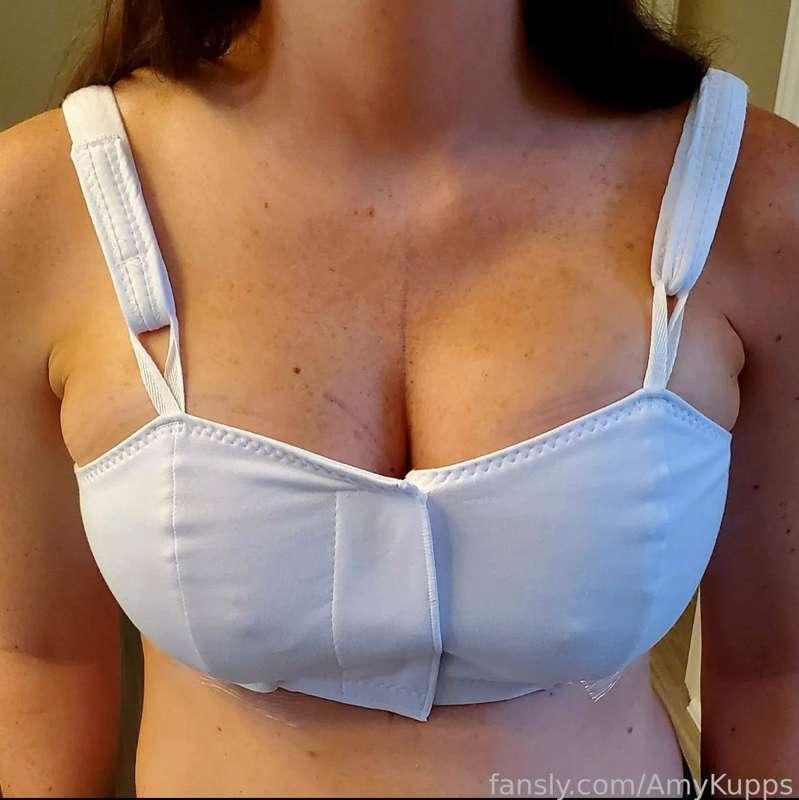 Who’s excited to see my new boobies? They are now double the size! 😮 

Paid subscribers get to see them first ❤️

Like if you want to see them! 

#boobs #milf #newboobs
