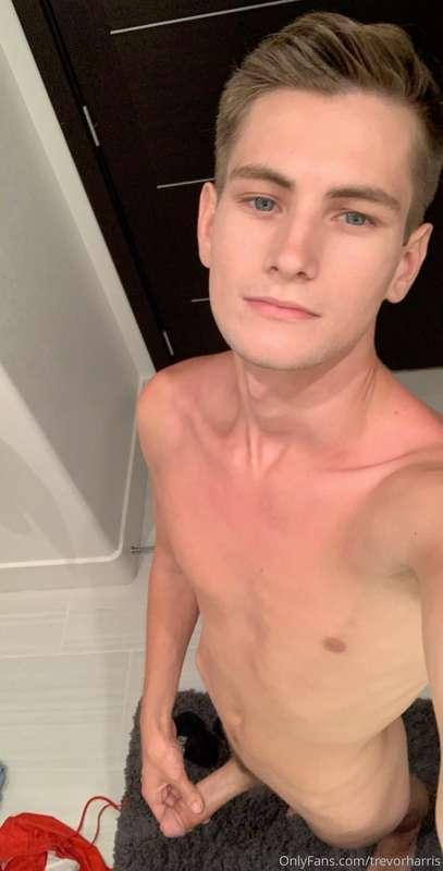 jerking in the shower 😏