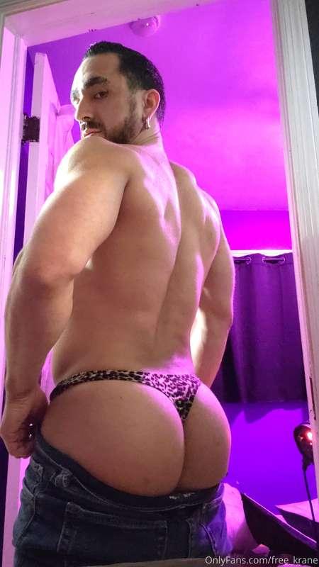 #tushytuesday I'm shooting some stuff with @argonianphotogra..