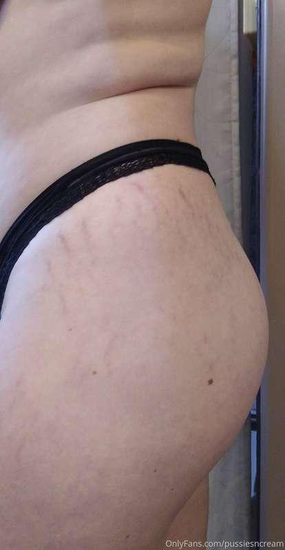 Trying to be more positive about my stretch marks so i figur..
