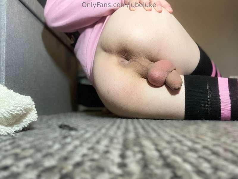 Got new thigh highs.. Wanna fuck my hole? 🥺👉👈