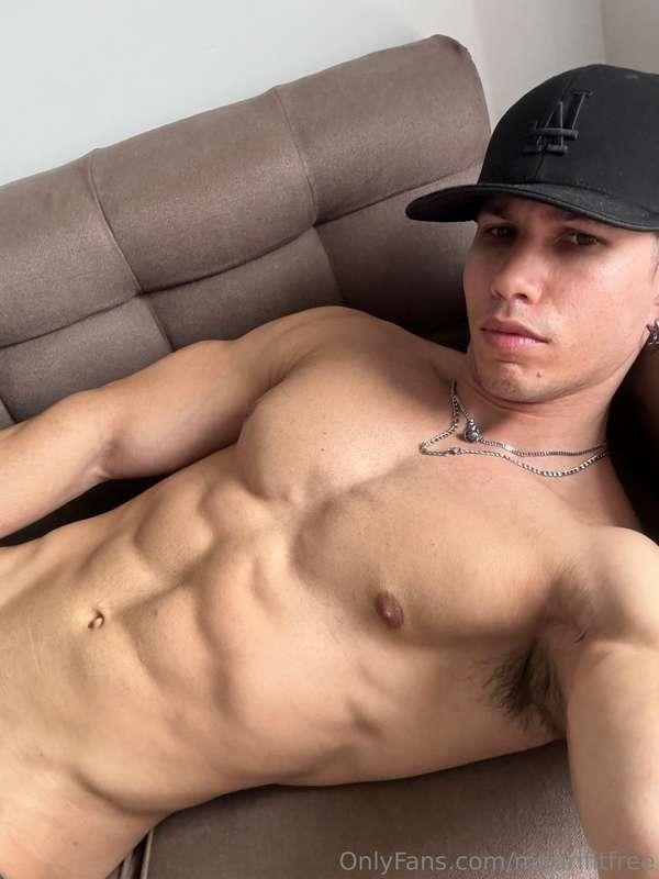 Lock my abs 👀