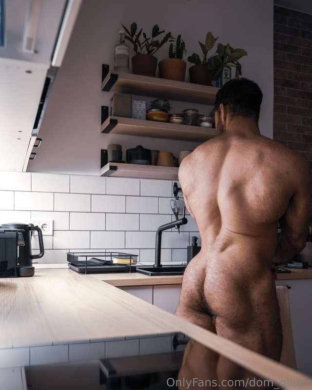 Serving up a lil snack… and I’m not talkin’ about what’s on ..