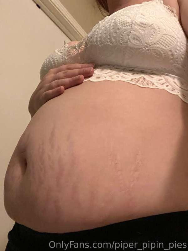 Anyone wanna feed me tonight 🤤🤤