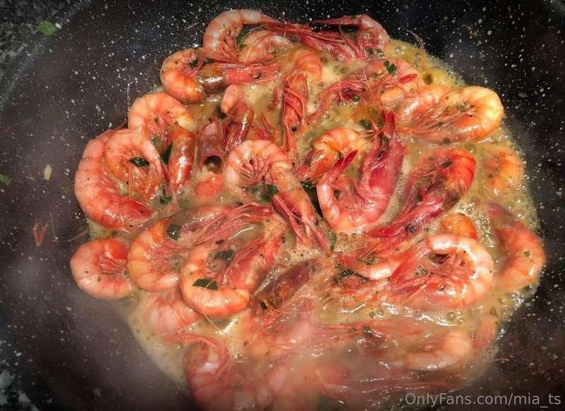 Mmm, managed to make some really delicious shrimp in garlic ..