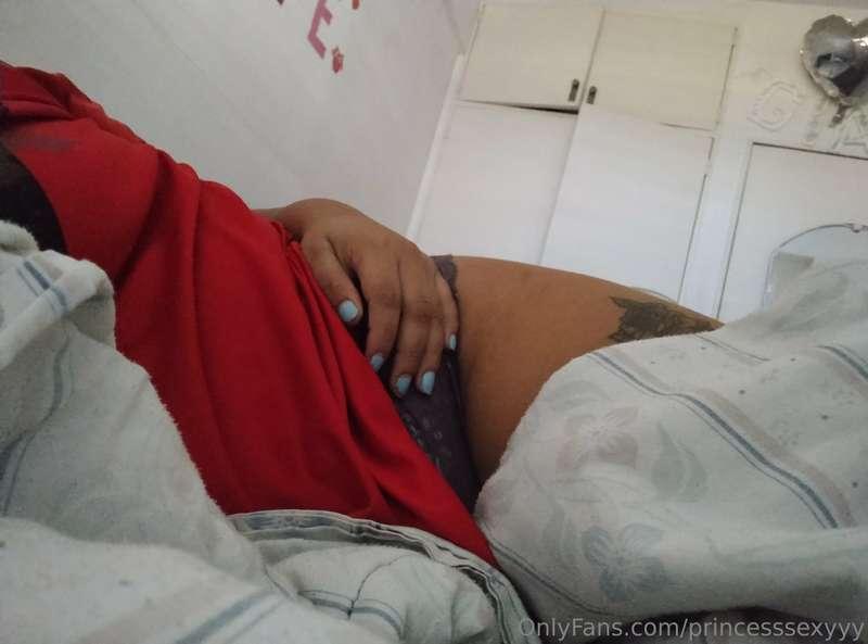 I couldn't sleep🥺 I was alone in my bed😪