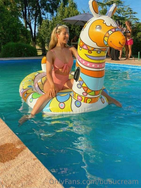 Comeee with me 🫶🏼 This pony is for 2 😍😍😘😘