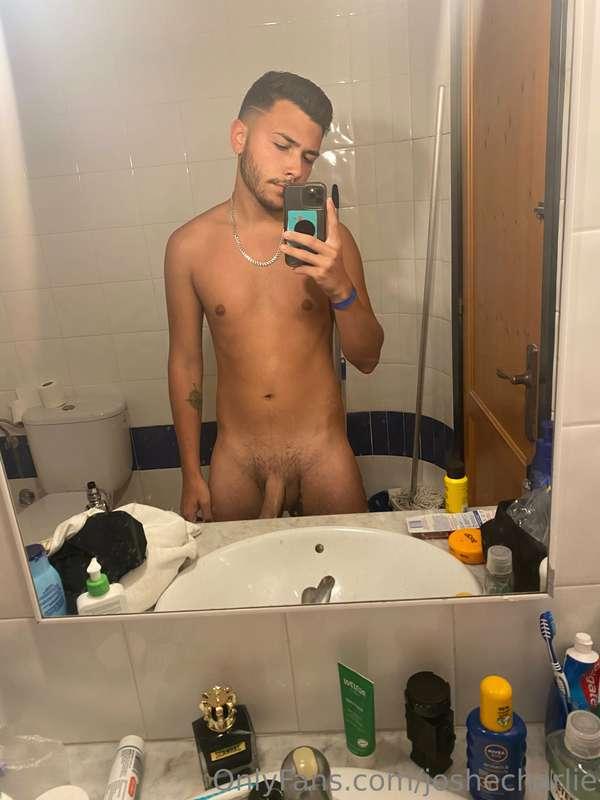 It’s my birthday 🎈 who’s giving me a birthday blowjob 🍆 or t..