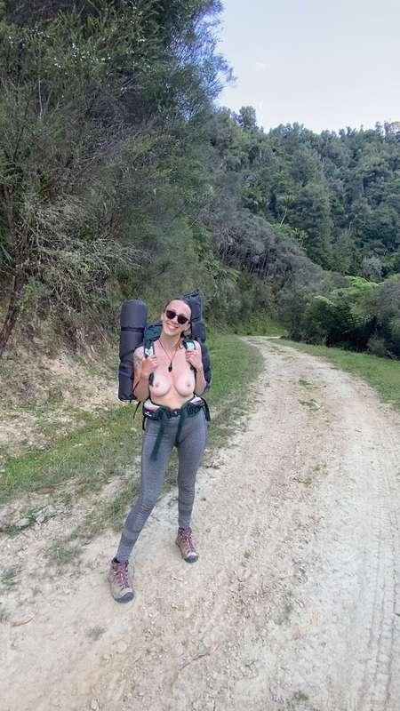 Throwback Thursday to Topless Tramping over summer ❤️😝🍒

#natural #nature #public #topless #outdoors #outdoor #nudehiking #newzealand #athletic #risky