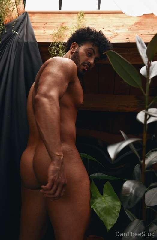 **Love taking a leak in** ***public***