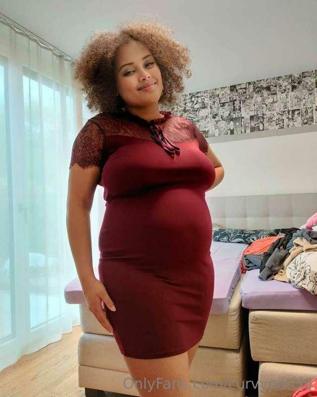 I tried on my dress again and on my older pic i couldnt clos..