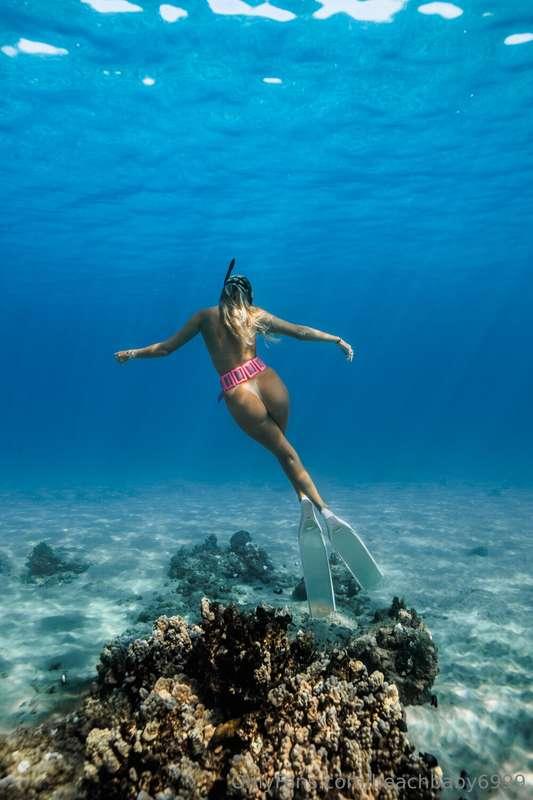 a classic fan fav.... full nude FREEDIVING underwater pics! ..
