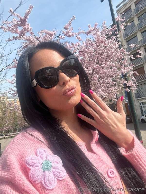 Hello 😍😍😍 Do you love the color of my Nails ?