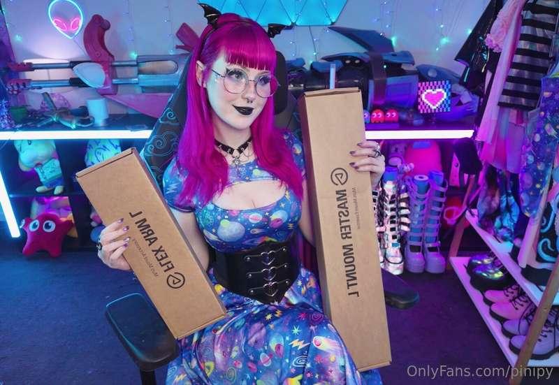 Live on http://Twitch.tv/Pinipy in my favourite galaxy dress..