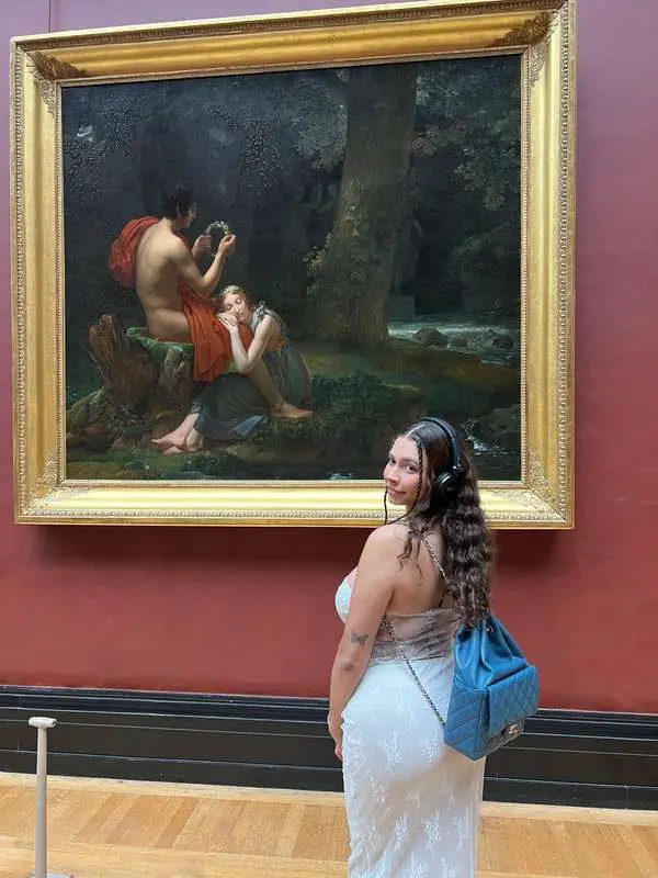 I saw the “no touching” sign… but it didn’t say anything abo..