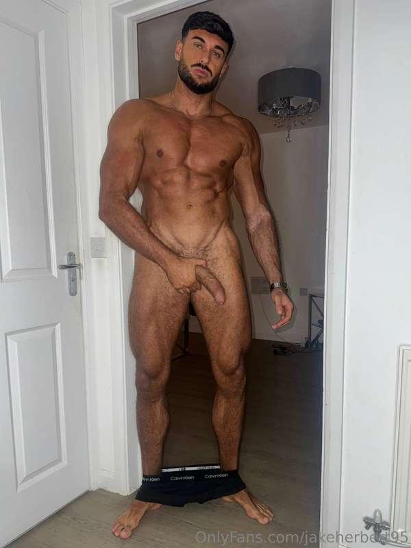 I got a secret…. I love my cock being sucked 😈