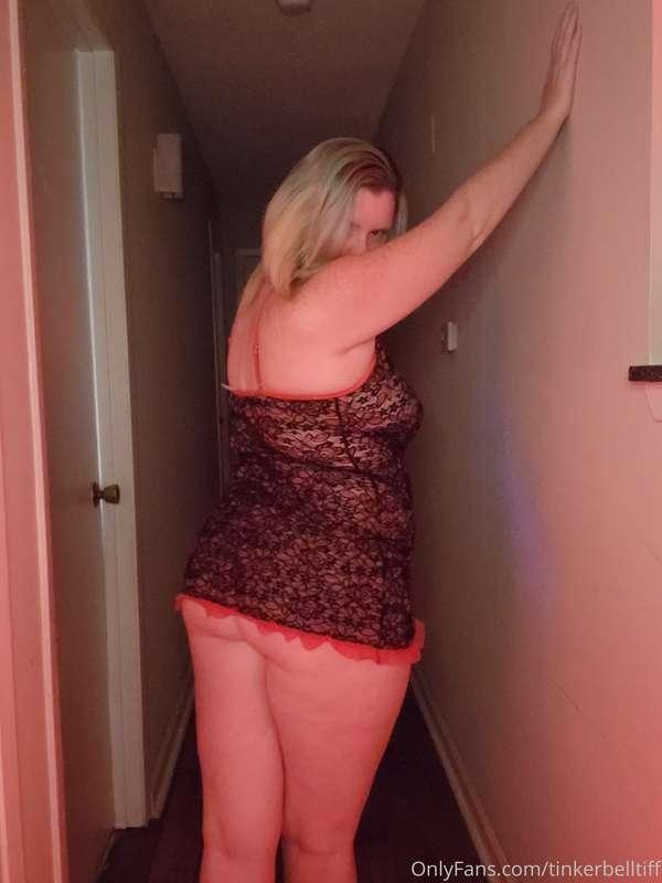 Would you follow this ass to the bedroom to fuck!! 😈