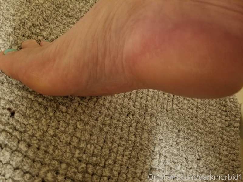 Good morning foot lovers. Don't be shy. Say ho to my wonderf..