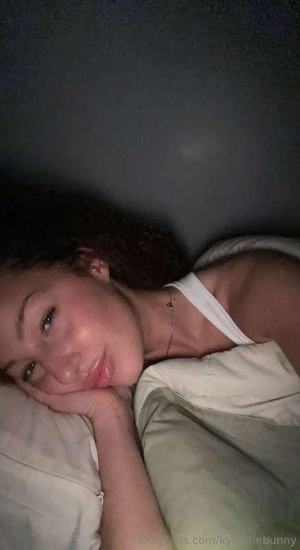 not feeling like i'm getting off the bed rn, wanna cum over ..