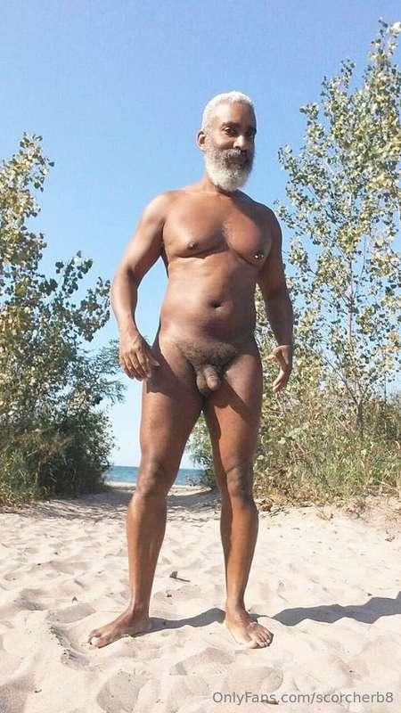 Sandy Saturday!#beard #musculardaddy #gay #feet #gaycruising..