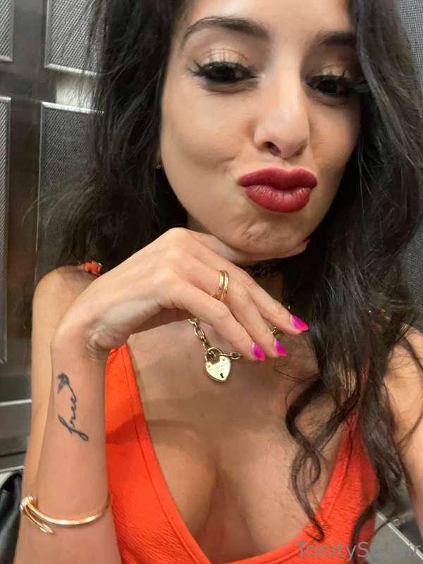 Sweet kisses for you!👄😘