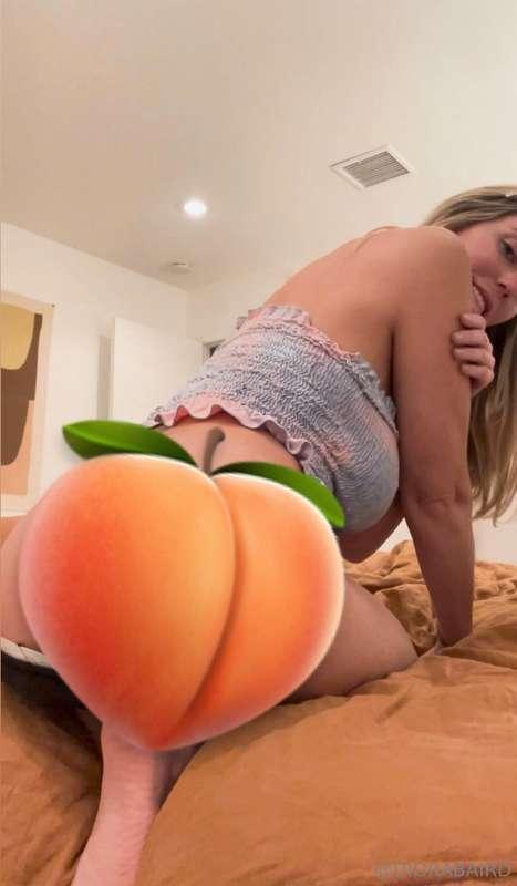 Booty a la mode for those who have an extra sweet tooth! 🧁🍑