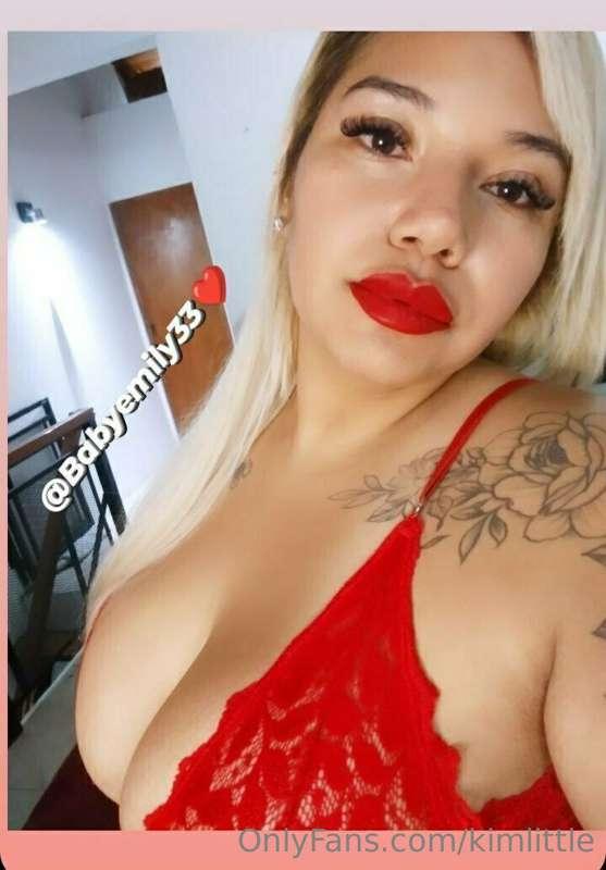 HI BABY!! 😍 SHE IS MY FRIEND @Babyemily33 🔥🍒𝘽𝙇𝙊𝙉𝘿𝙀 𝙑𝙀𝙍𝙔 𝙎𝙇𝙐𝙏..