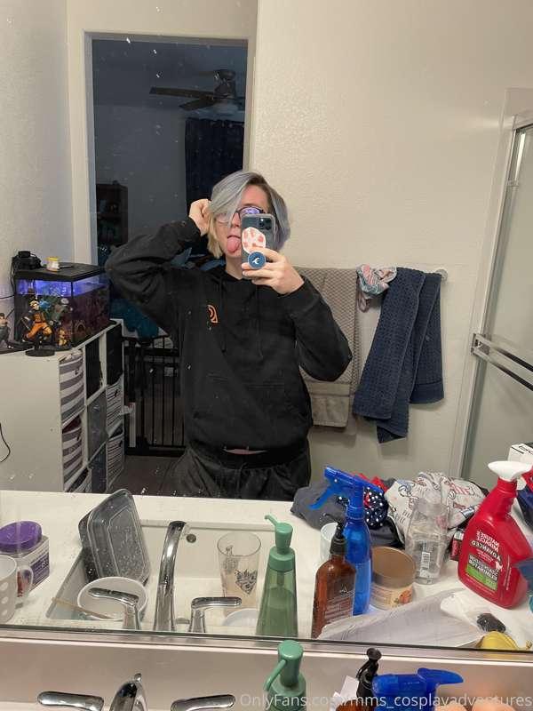 Does anyone like thighs? Also time to showcase some new pant..