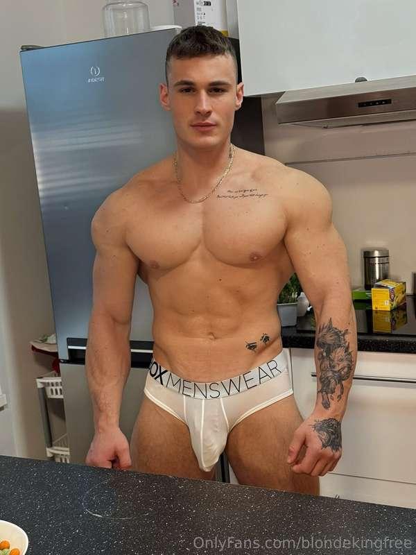 Slavic muscle god @mikeybaxter is one hot company you want t..