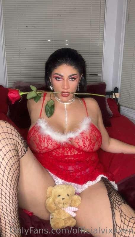 How hot do you want your Valentine's night babe? ❤️‍🔥

#Vero..