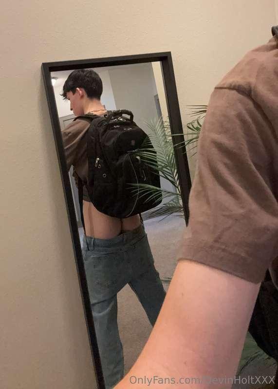 meet me in the bathroom, don’t be late 😈