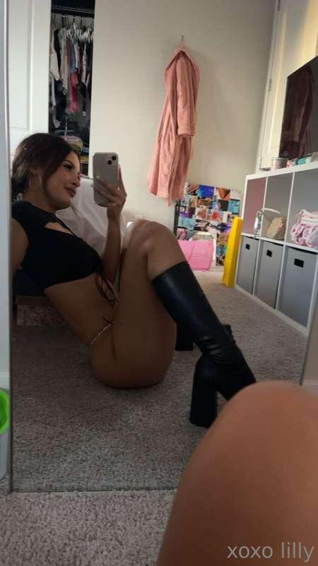 The boots stay on 😼