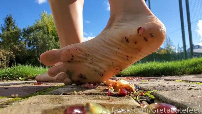 Giantess crushing 🍇. 
watch and feel power of my huge ruthlessly feet 