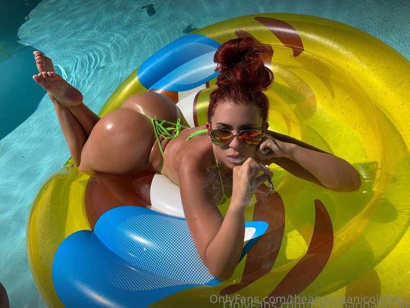 ### Nothing like a fat joint & juicy ass to finish the day 💨..