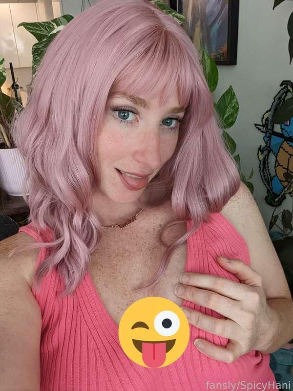 I wish I had pink hair for real 💞😭