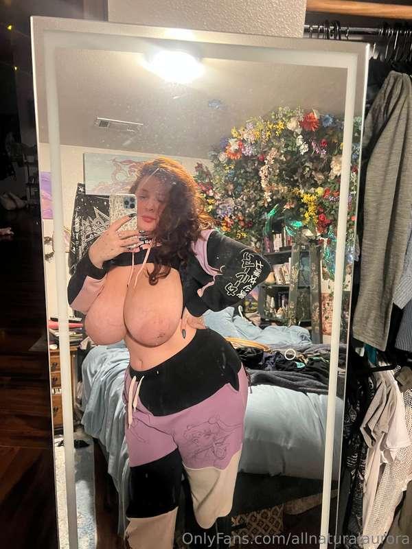 Is this the proper way to wear tops?