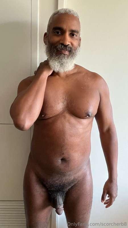 TGIF#beard #musculardaddy #gay #feet #gaycruising #beardgay ..