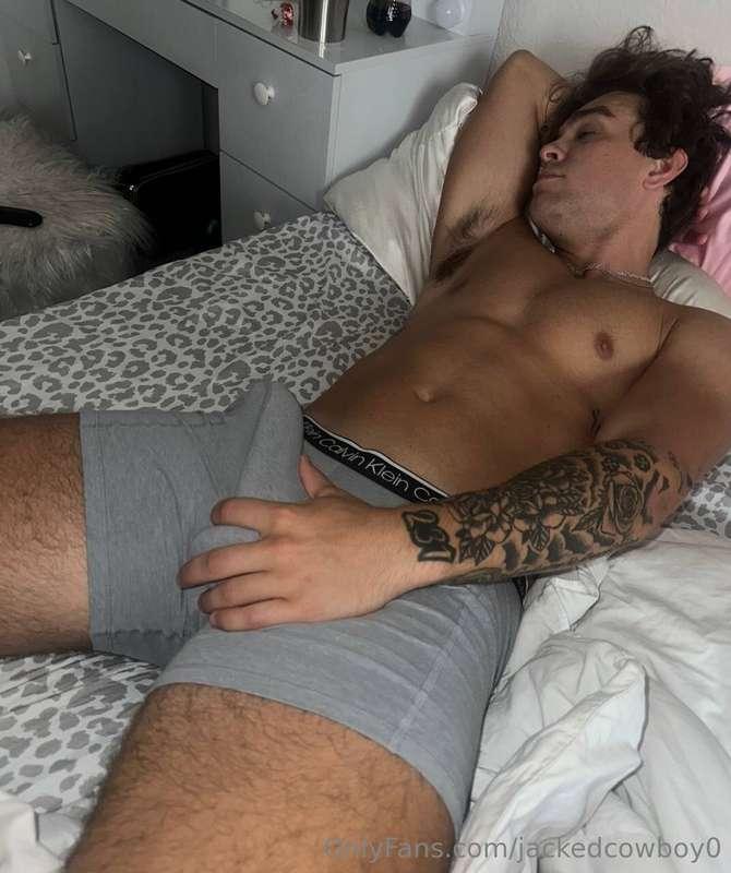 Hey what's up? Follow my naughty boy 🤤👅💦@its_jwee