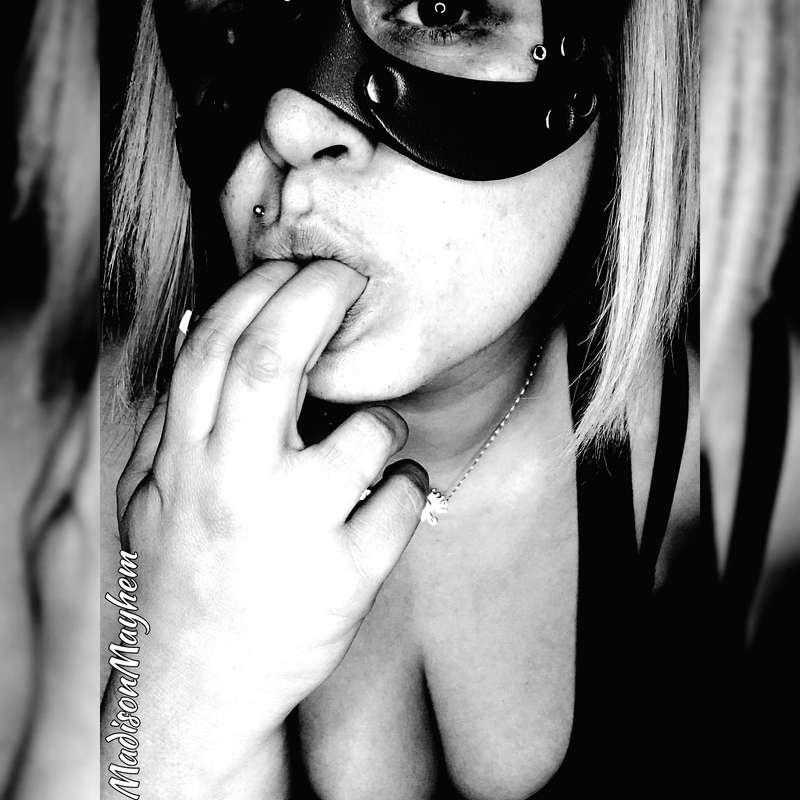 I have this.... oral fixation.... 🎀🖤🎀