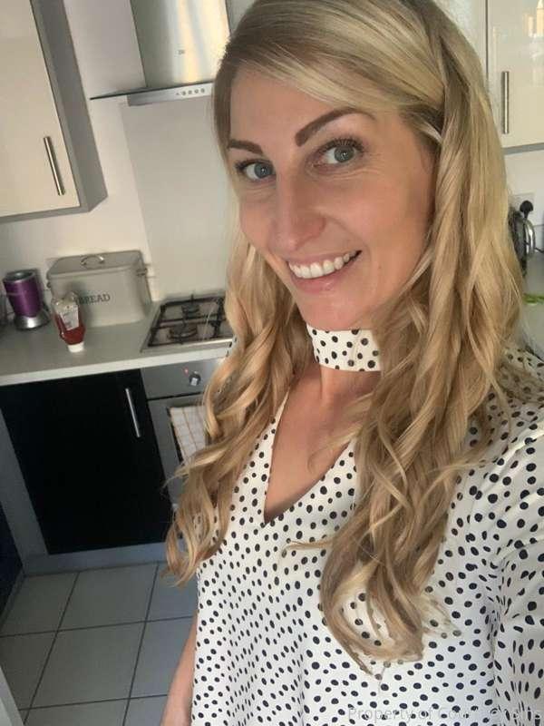 Some days I actually wear clothes 🤩😘