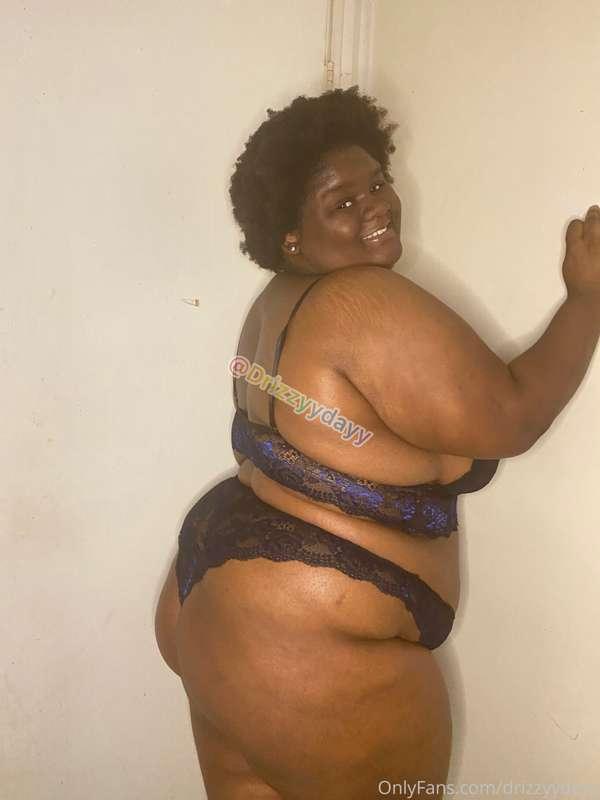 Smile and ass😁🍑