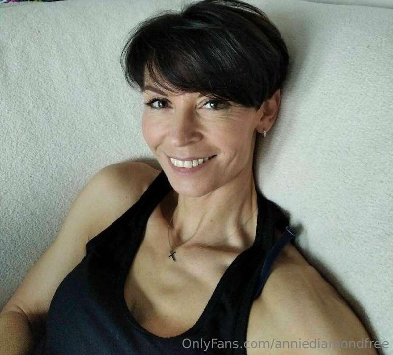 ## ⚜️REAL GODDESS⚜️
 @emilyclairefree  FREE page with FREE c..