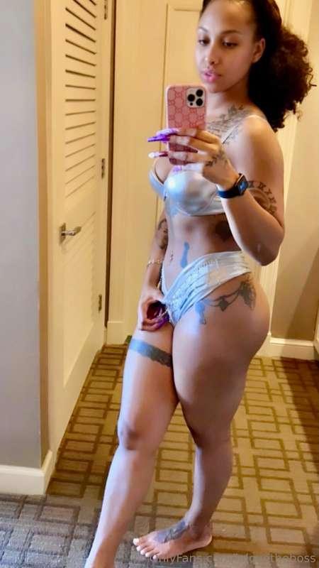 ### CHECK YOUR DMs
😈 ready to see what I’m up right now? gue..